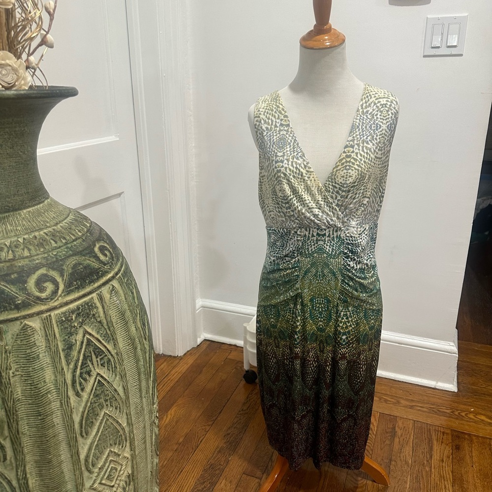 Sleeveless Green & Cream Patterned V-Neck Dress